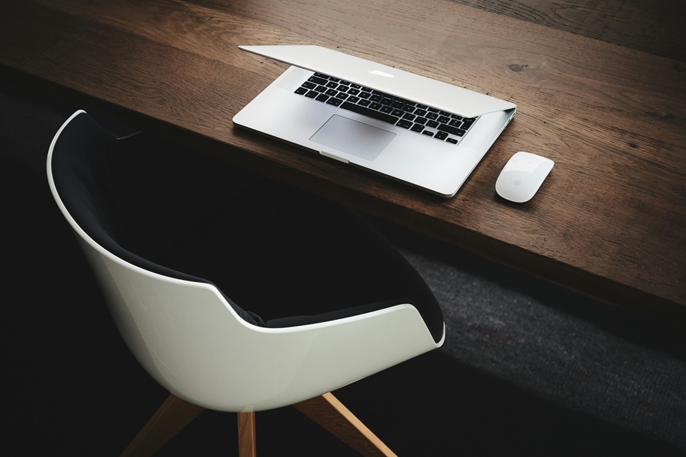 Luca bravo 9l 326fiszk unsplash